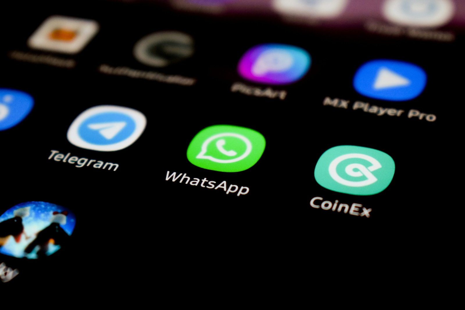 Cara Kelola Ratusan Chat Pelanggan dengan Kommo WhatsApp