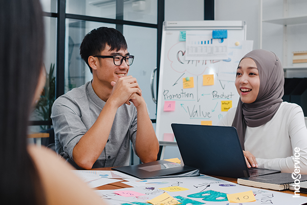 Tim SEO Freelancer Specialist Core Freelancers berdiskusi strategi pemasaran